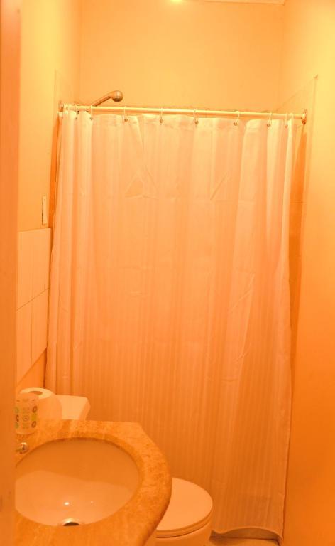 Chambre Double ou Lits Jumeaux avec Salle de Bains Commune